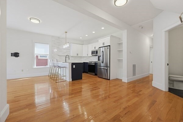 Building Photo - 54 Bloomfield St
