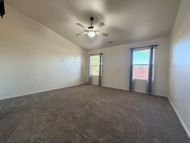 Building Photo - Snow Canyon Home!
