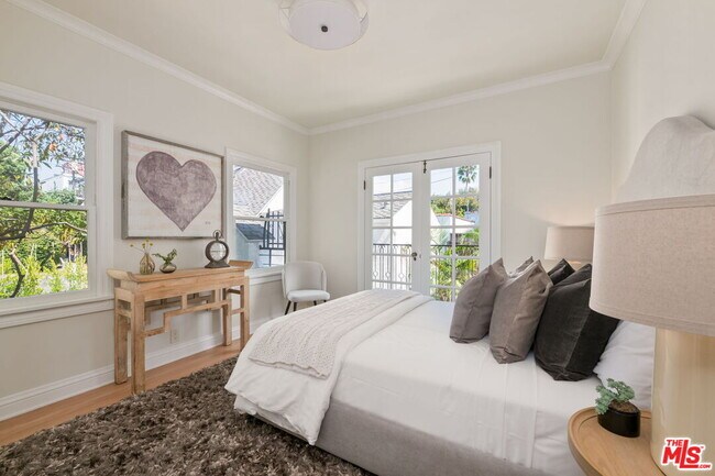 Building Photo - 802 Cochran Ave