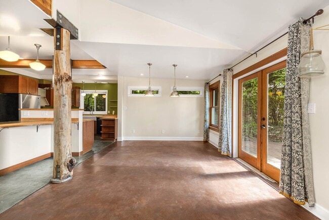 Building Photo - 4061 NE 110th St