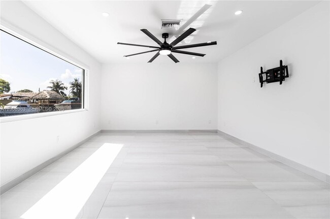 Building Photo - 4530 SW 34th Dr