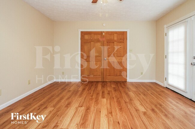 Building Photo - 1426 Moores Manor