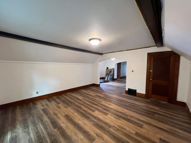 Building Photo - 1031 S 5th Ave