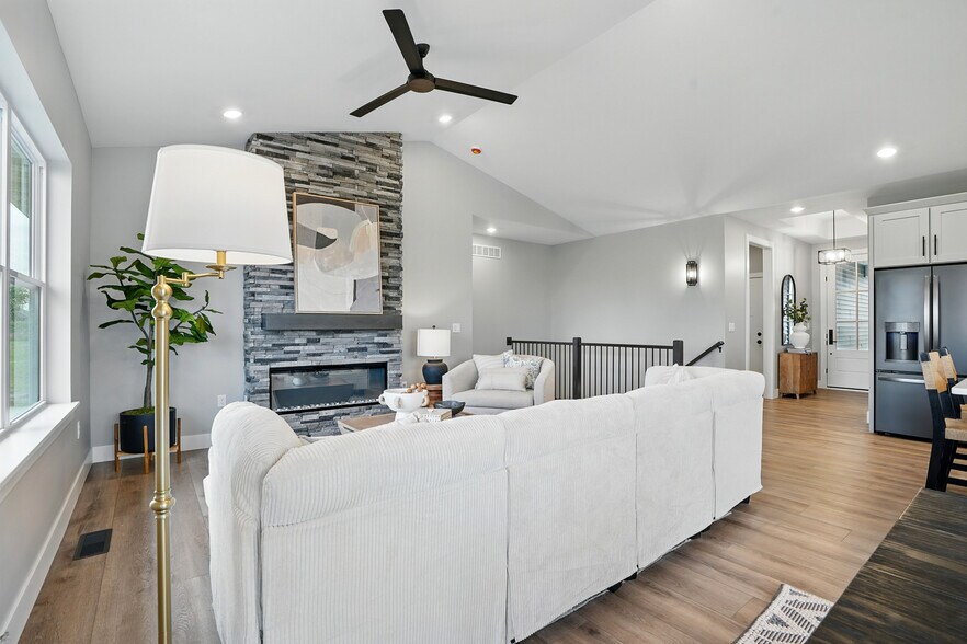 Building Photo - 933 Long Dr