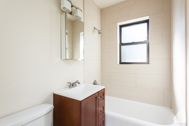 Building Photo - 4036 N Ashland Ave