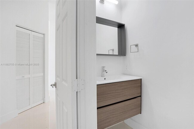 Building Photo - 17750 SW 80th Ct