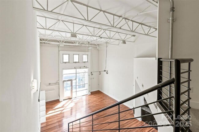 Building Photo - 931 Westmere Ave