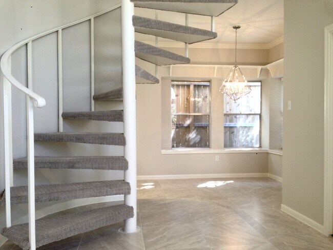 Building Photo - 5515 Strack Rd