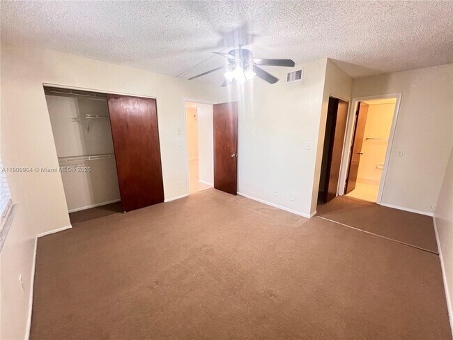 Building Photo - 11441 NW 39th Ct