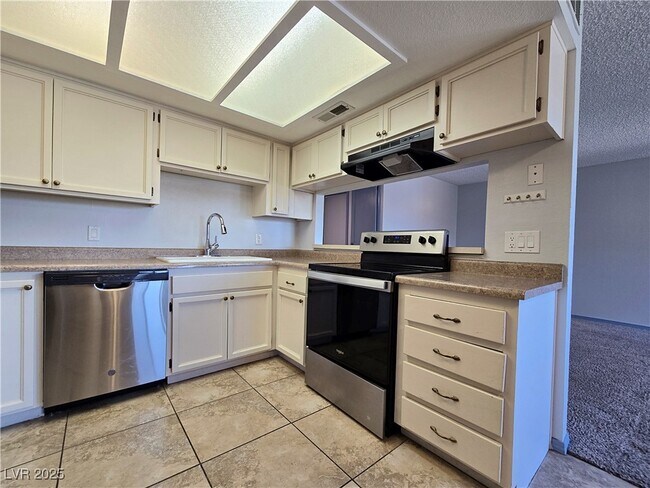 Building Photo - 3720 Snorkel Cir