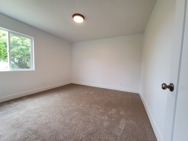 Building Photo - 1617 Elm St