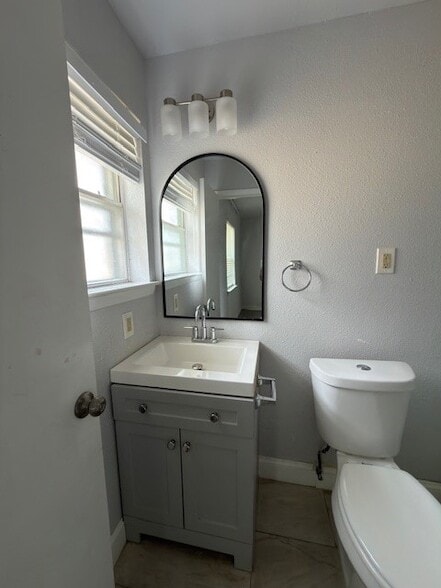 Building Photo - 9122 Clearwater Dr