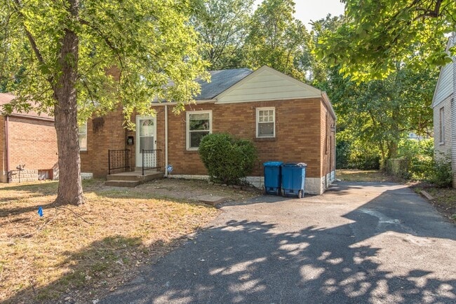 Building Photo - 320 Henquin Dr