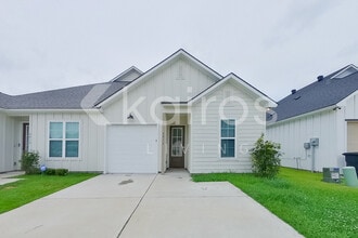 Building Photo - 4816 W Dacha Ln