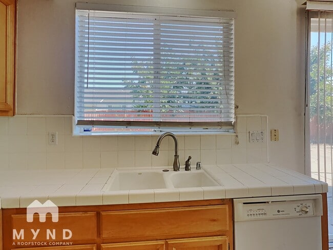 Building Photo - 133 Orchard Park Pl