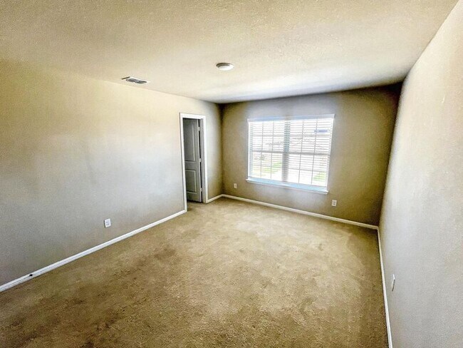 Building Photo - 8729 Heliotrope Ln