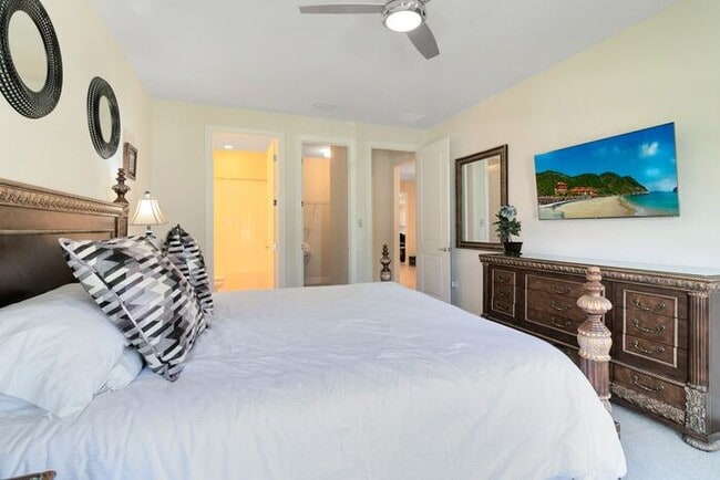 Building Photo - 4 Bedroom/3.5 Bathroom Gated Community at Ruby Lake!!!!