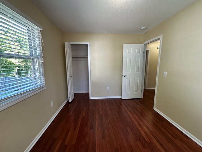 Building Photo - Adorable home on the NE side of Grand Rapids!