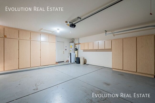 Building Photo - 10330 E Idaho Ave
