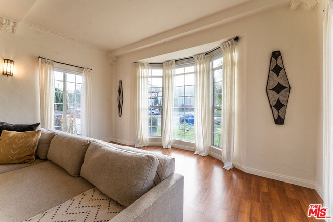 Building Photo - 4198 Angeles Vista Blvd