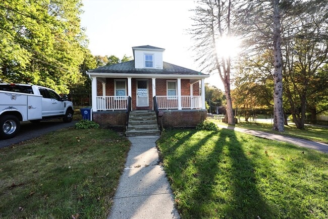 Building Photo - 354 Pond St