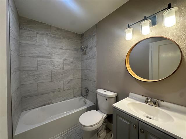 Building Photo - 1404 Dent St