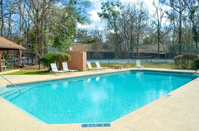 Building Photo - FIRST MONTH FREE! Rockwood Villas 3 bedroom 3 bath
