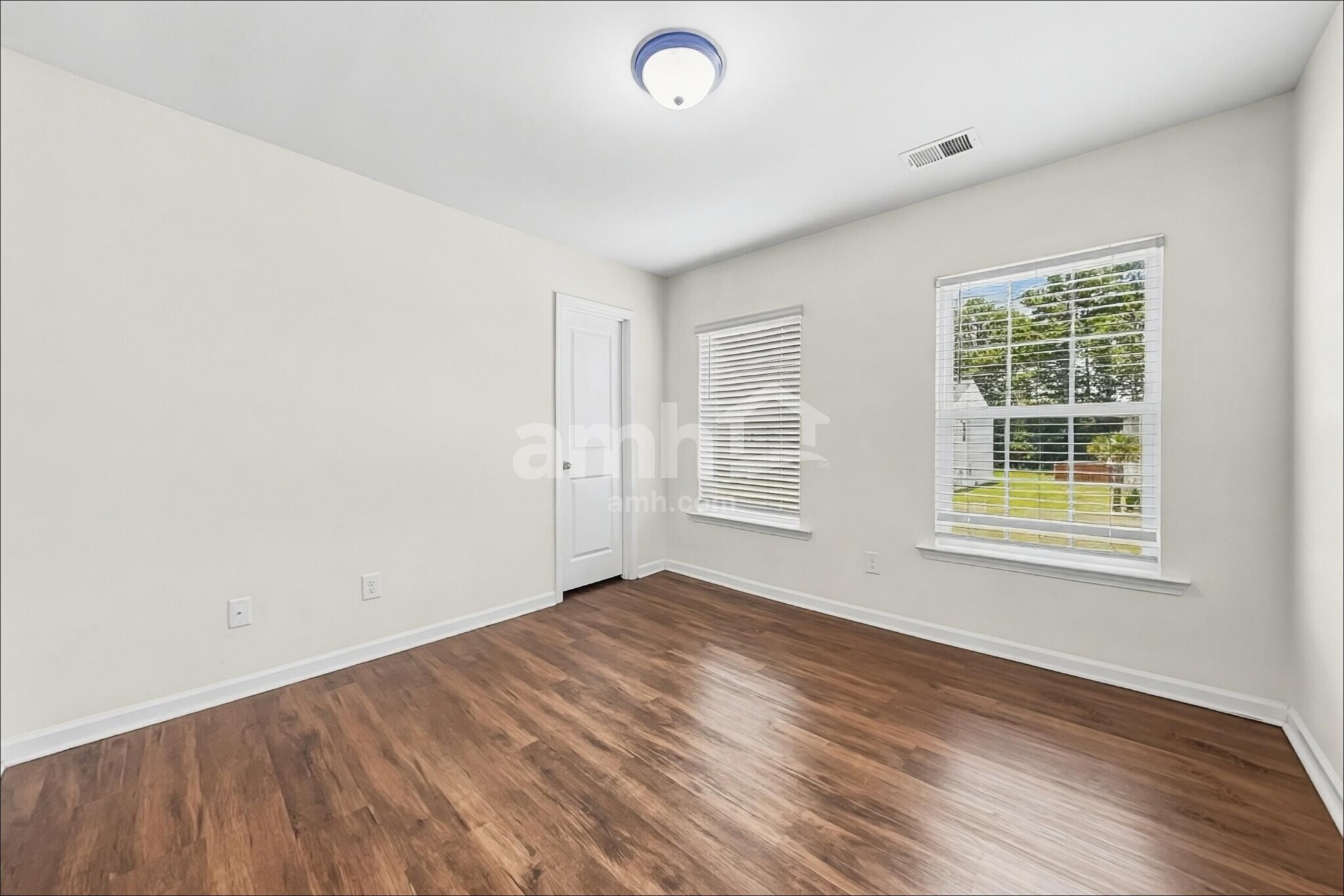 Building Photo - 518 Bush Dr