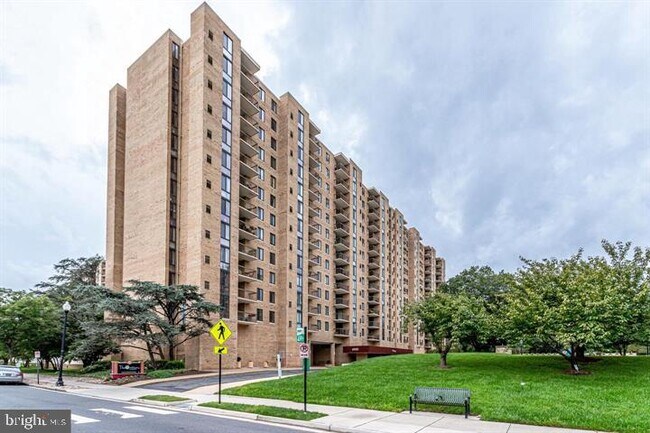 Building Photo - 4500 S Four Mile Run Dr