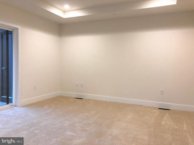 Building Photo - 805 Lakeview Ct