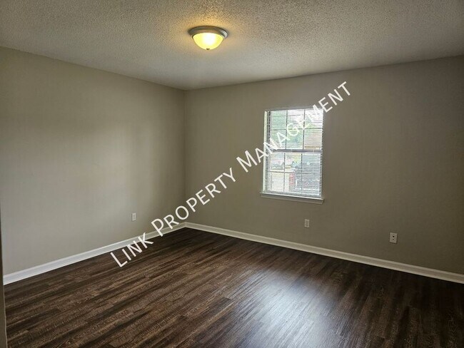 Building Photo - 5007b N Moore Ln