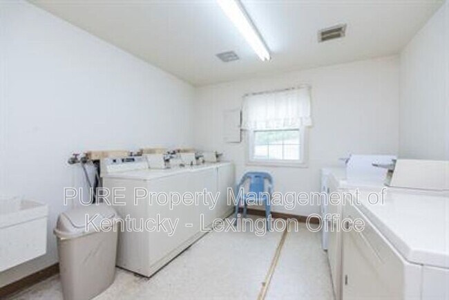 Building Photo - 459-120 Sycamore Ct