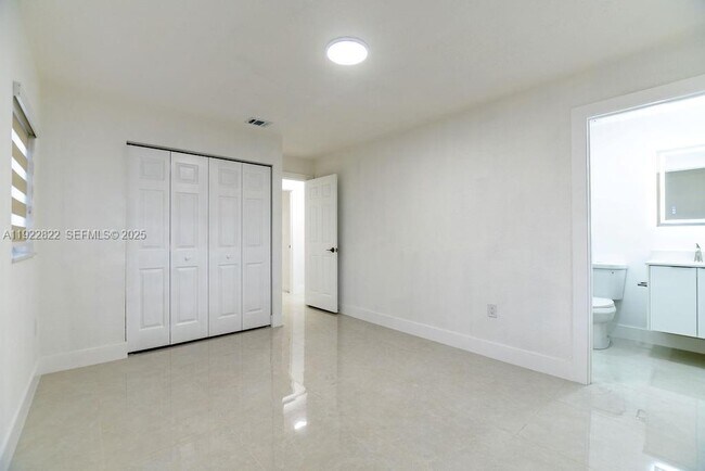 Building Photo - 5240 SW 139th Pl