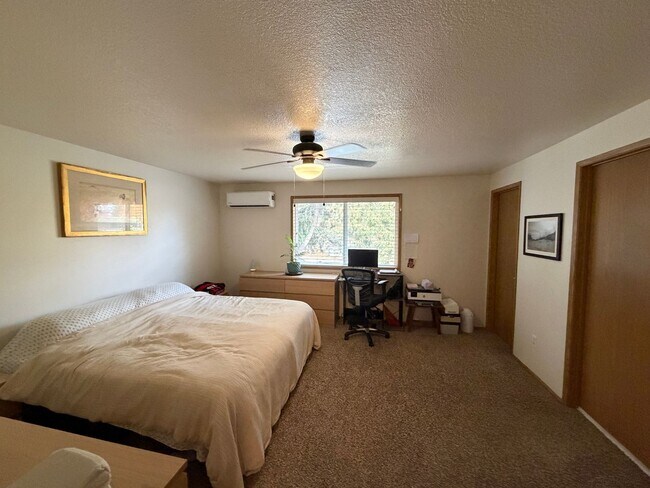 Building Photo - Modern 3 BD | 2.5 BA | 1,476 SF | 1-Car Ga...