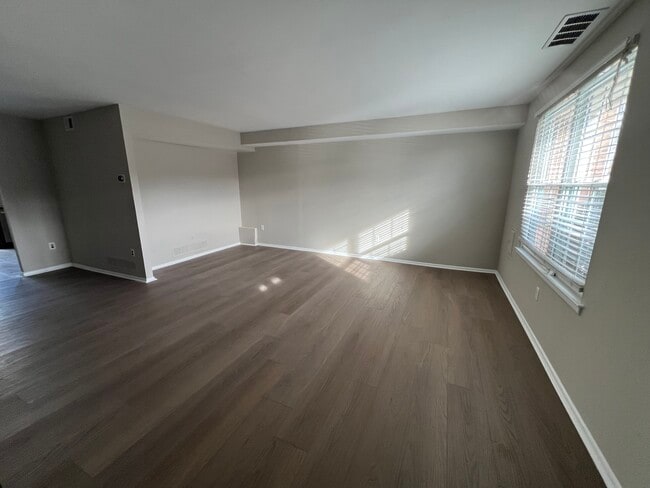 Building Photo - 2426 Hillock Ct