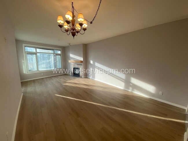 Building Photo - RARE OPENING at Waterfront Landing – Spacious Waterfront 1BR w/ Private Deck, Views & Direct Pike...