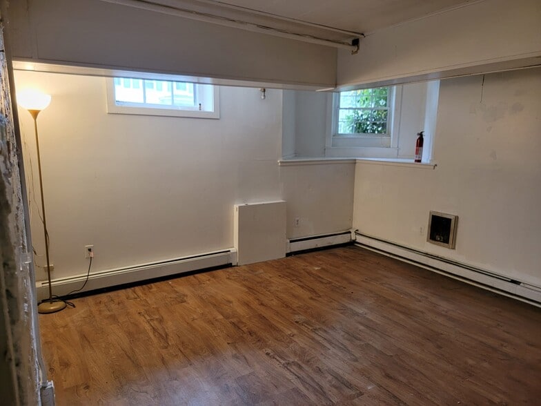 Building Photo - 683 State St