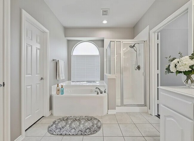 Building Photo - 16523 E Canterra Cir