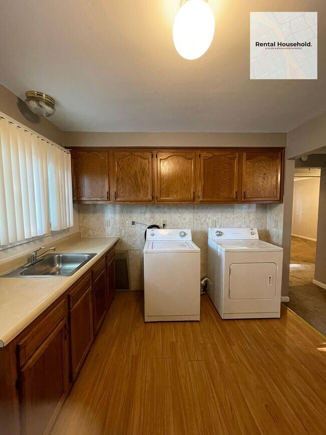 Building Photo - 4471 Croissant St