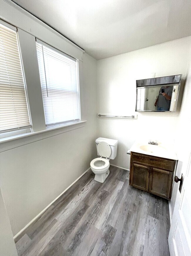 Building Photo - (1532 9th Ave)