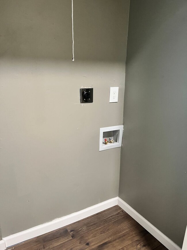 Building Photo - 3 Bed / 1 Bath Home Downtown Corbin