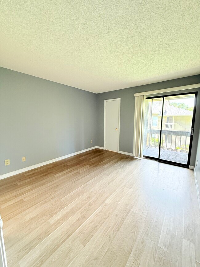 Building Photo - 10200 Belle Rive Blvd