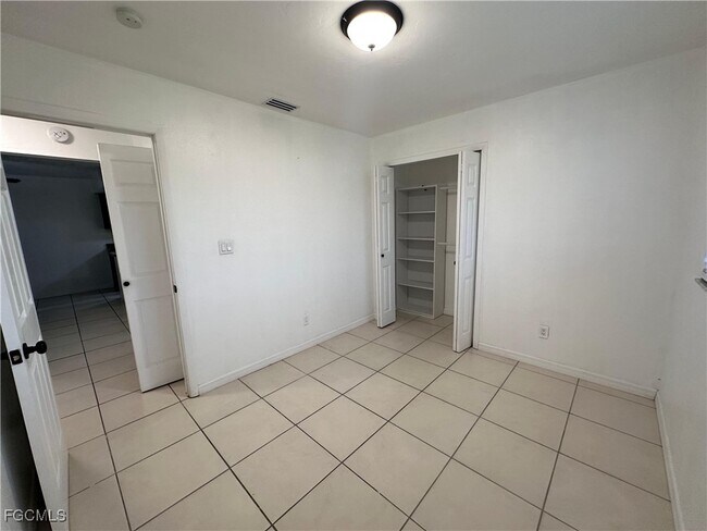 Building Photo - 4517 SW Santa Barbara Pl