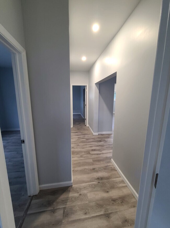 Building Photo - 266 Rutter Ave