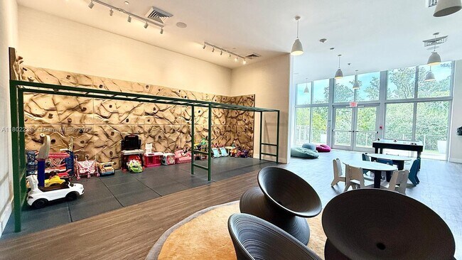 Building Photo - 16385 Biscayne Blvd