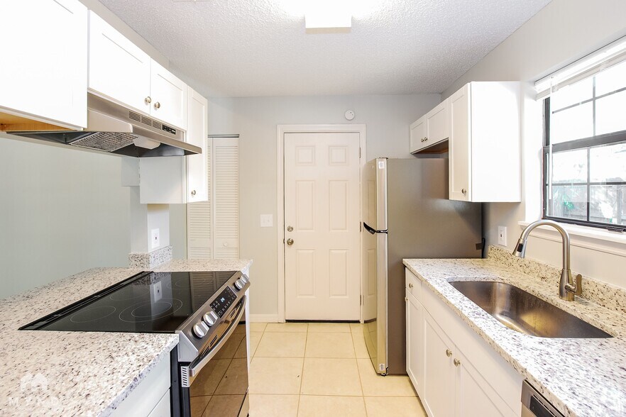 Building Photo - 209 Gerona Rd