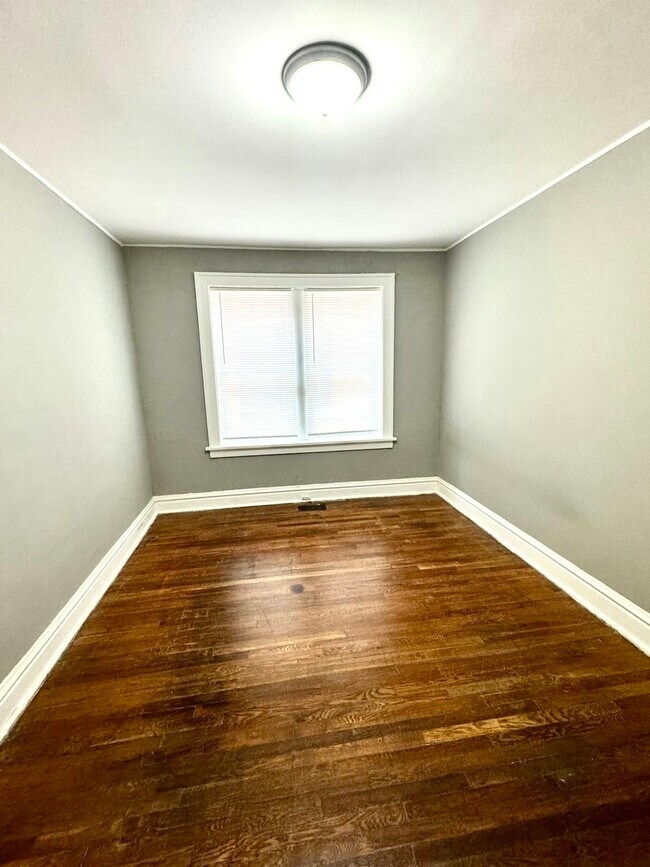 Building Photo - 4223 Ellenwood Ave