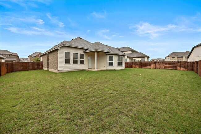 Building Photo - 2004 Highland Ridge Rd