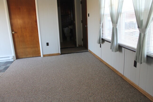 Building Photo - Rear Unit