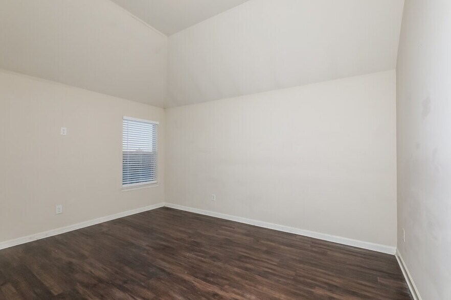 Building Photo - 576 Camano Way